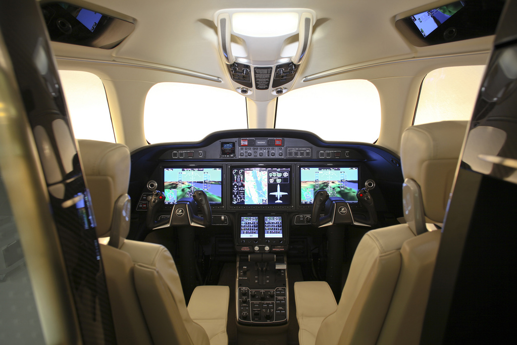 HondaJet cockpit with Garmin G3000 avionics